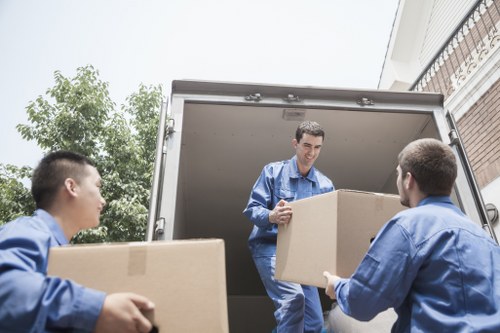 Careful wrapping and boxing of fragile household items in Canonbury